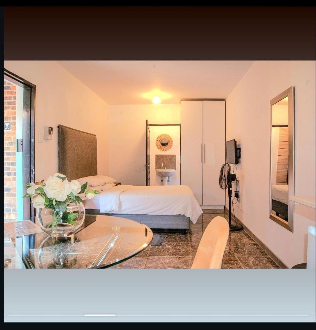 Cosmo Sleepover Roodepoort Extérieur photo